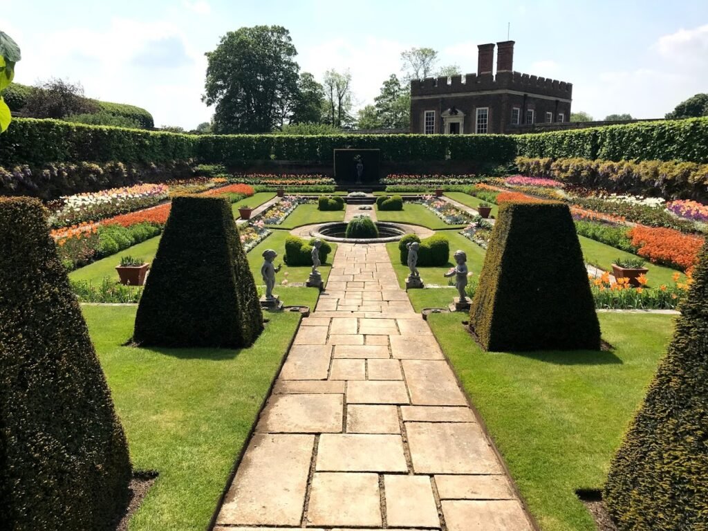 Hampton Court Garden